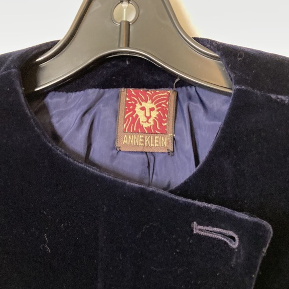 Ann Klein size 6 velour blazer. Dark Navy.Fully lined. Vintage. Shoulder pads. - Picture 5 of 8